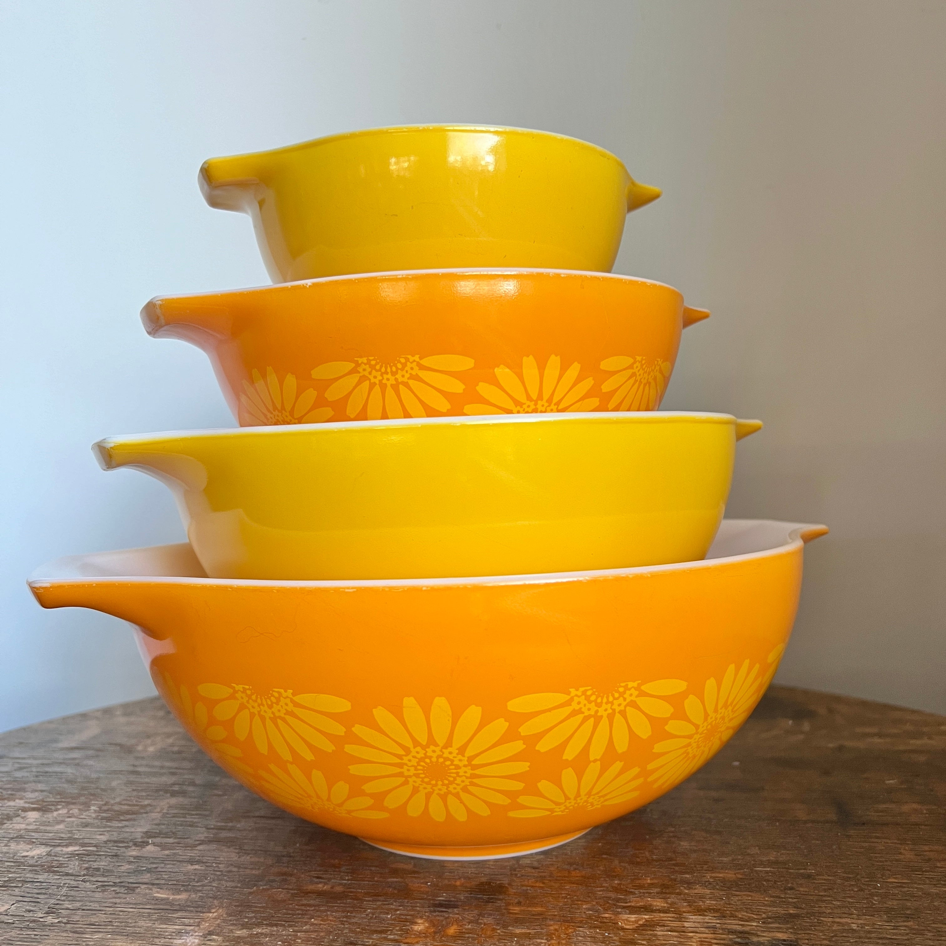 1960s-70s Pyrex 'Daisy' Cinderella Mixing Bowl Set Where On