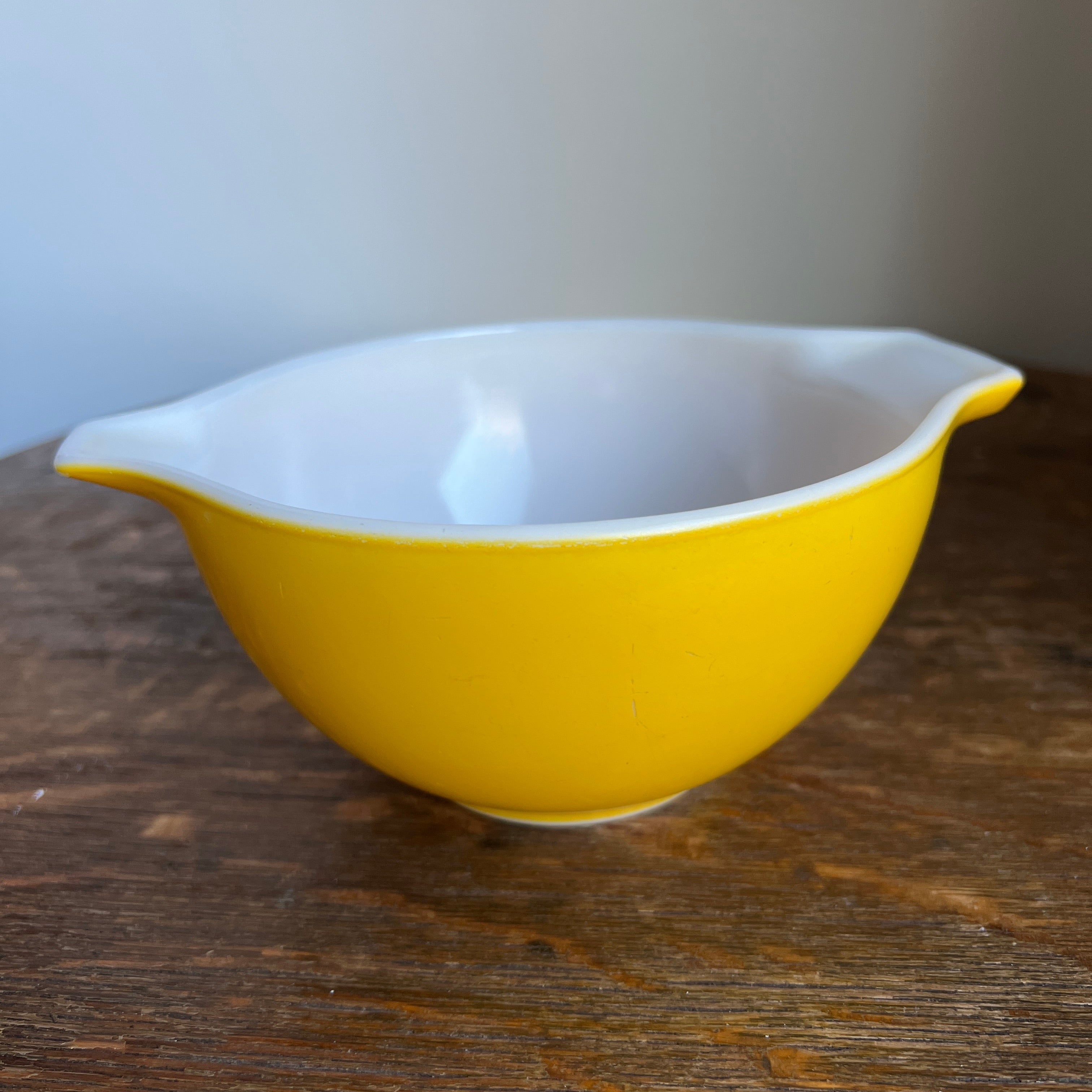 1960s-70s Pyrex 'Daisy' Cinderella Mixing Bowl Set - Where On