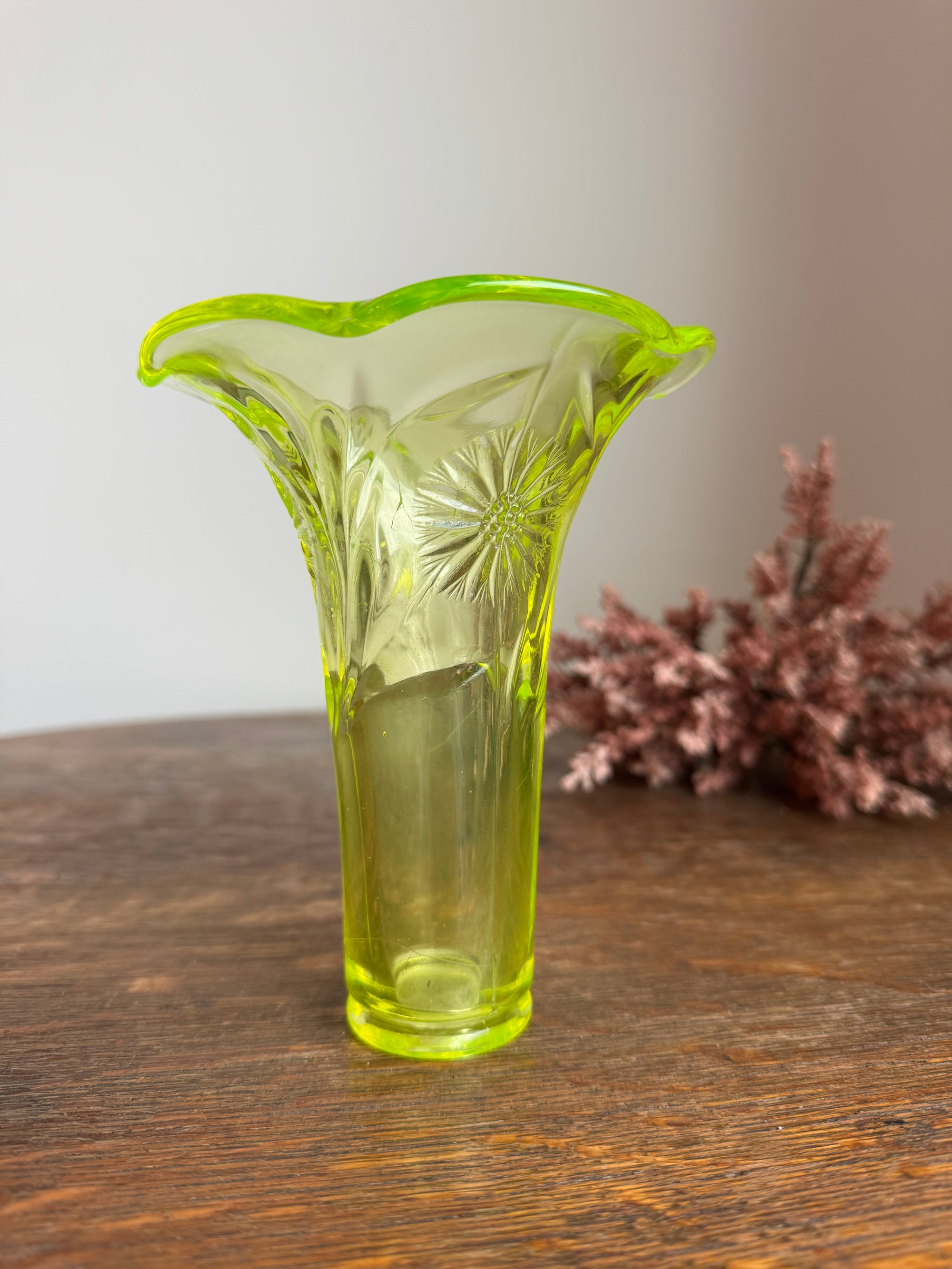 Ca 1920s-30s Vaseline/Uranium Glass Trumpet Shape Vase