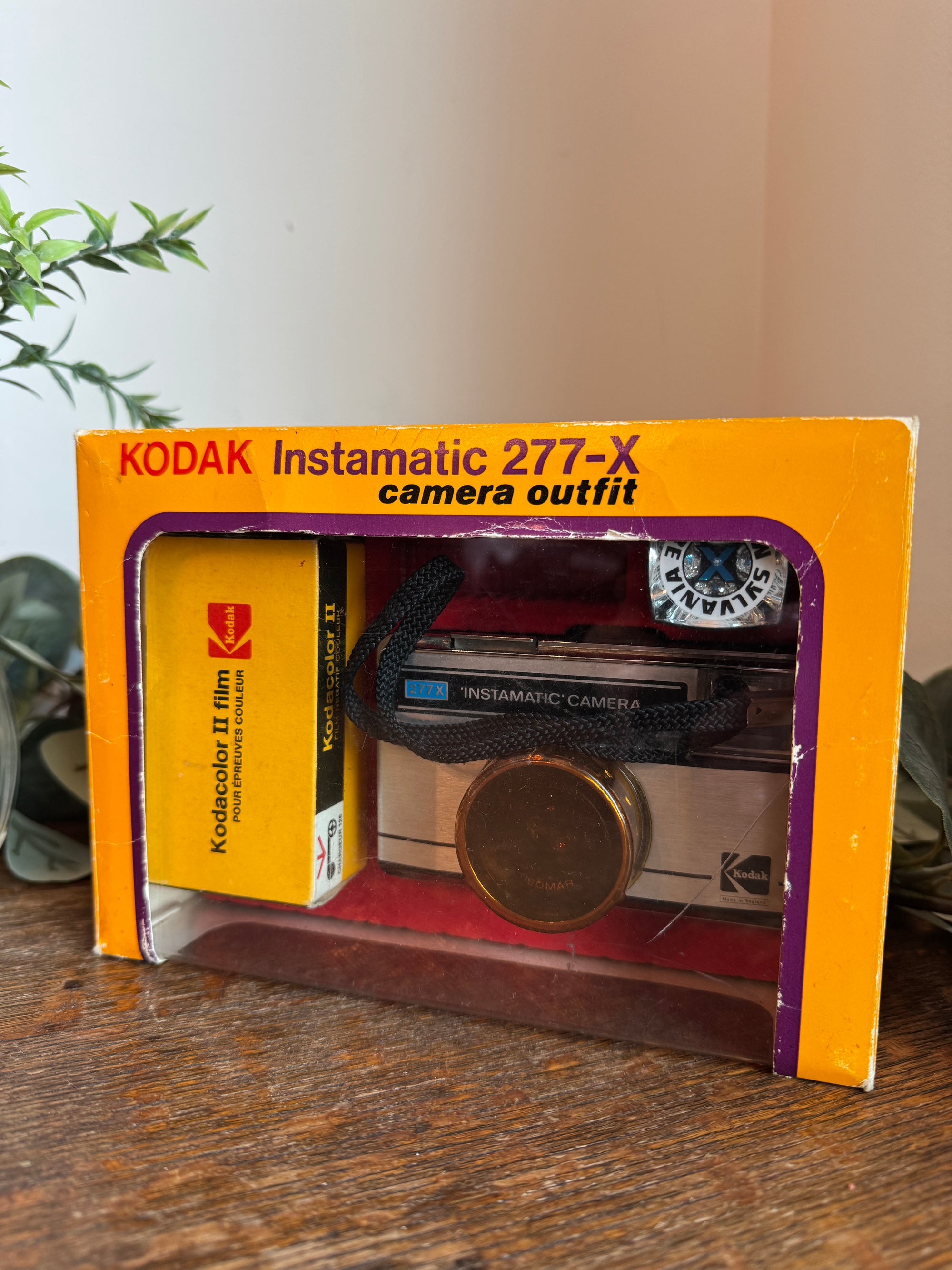 1977 Kodak Instamatic 277-X in Box